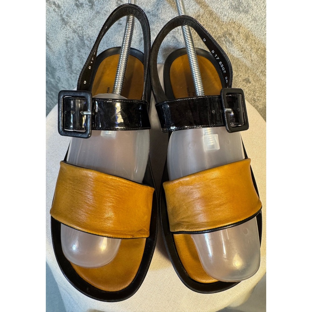 Robert Clergerie tan Black patent Leather color block Sz 9 slingback Sandals